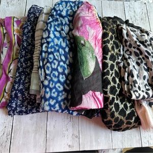 PREOWNED LOT OF 7 WOMENS SCARVES GAP AMERICAN EAGLE EXPRESS